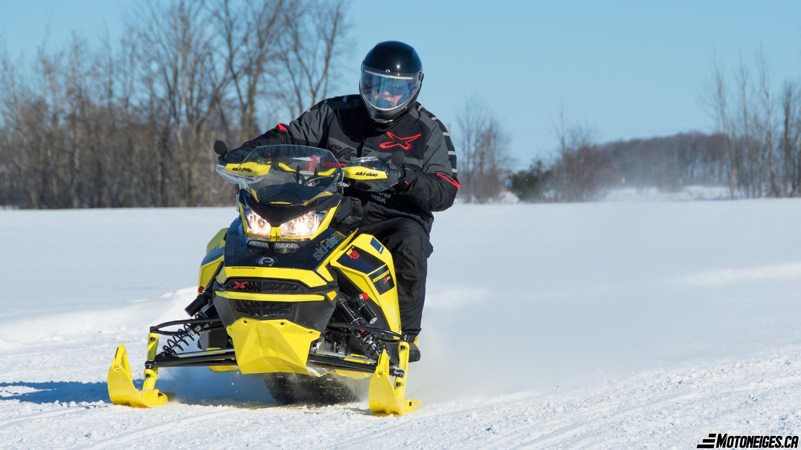 Snowmobile Ski-Doo Renegade X-RS 850 E-TEC 2021 Snowmobile Ski-Doo Renegade X-RS 850 E-TEC 2021