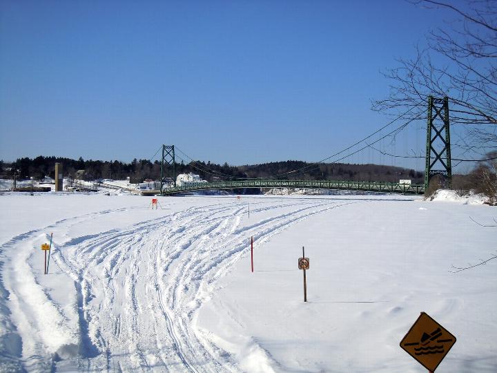 Le pont de Grand-Mère et le sentier M2 Le pont de Grand-Mère et le sentier M2