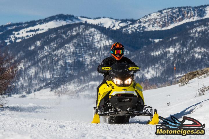 Motoneige Ski-Doo MXZ X 850 E-TEC 2017 Motoneige Ski-Doo MXZ X 850 E-TEC 2017