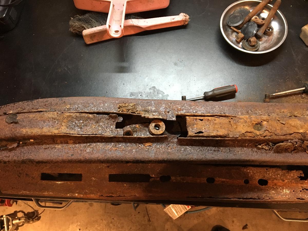 A Rebuild by Sledmagazine.com - Part 4 : 2 small skis, a lot of welding and a little powdercoat! -snowmobiles - snowmobilers A Rebuild by Sledmagazine.com - Part 4 : 2 small skis, a lot of welding and a little powdercoat! -snowmobiles - snowmobilers