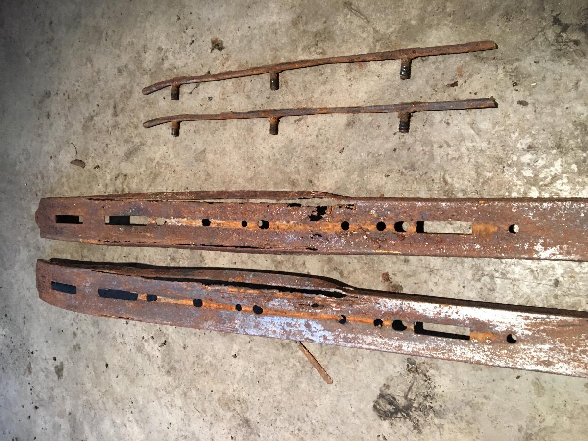 A Rebuild by Sledmagazine.com - Part 4 : 2 small skis, a lot of welding and a little powdercoat! -snowmobiles - snowmobilers A Rebuild by Sledmagazine.com - Part 4 : 2 small skis, a lot of welding and a little powdercoat! -snowmobiles - snowmobilers